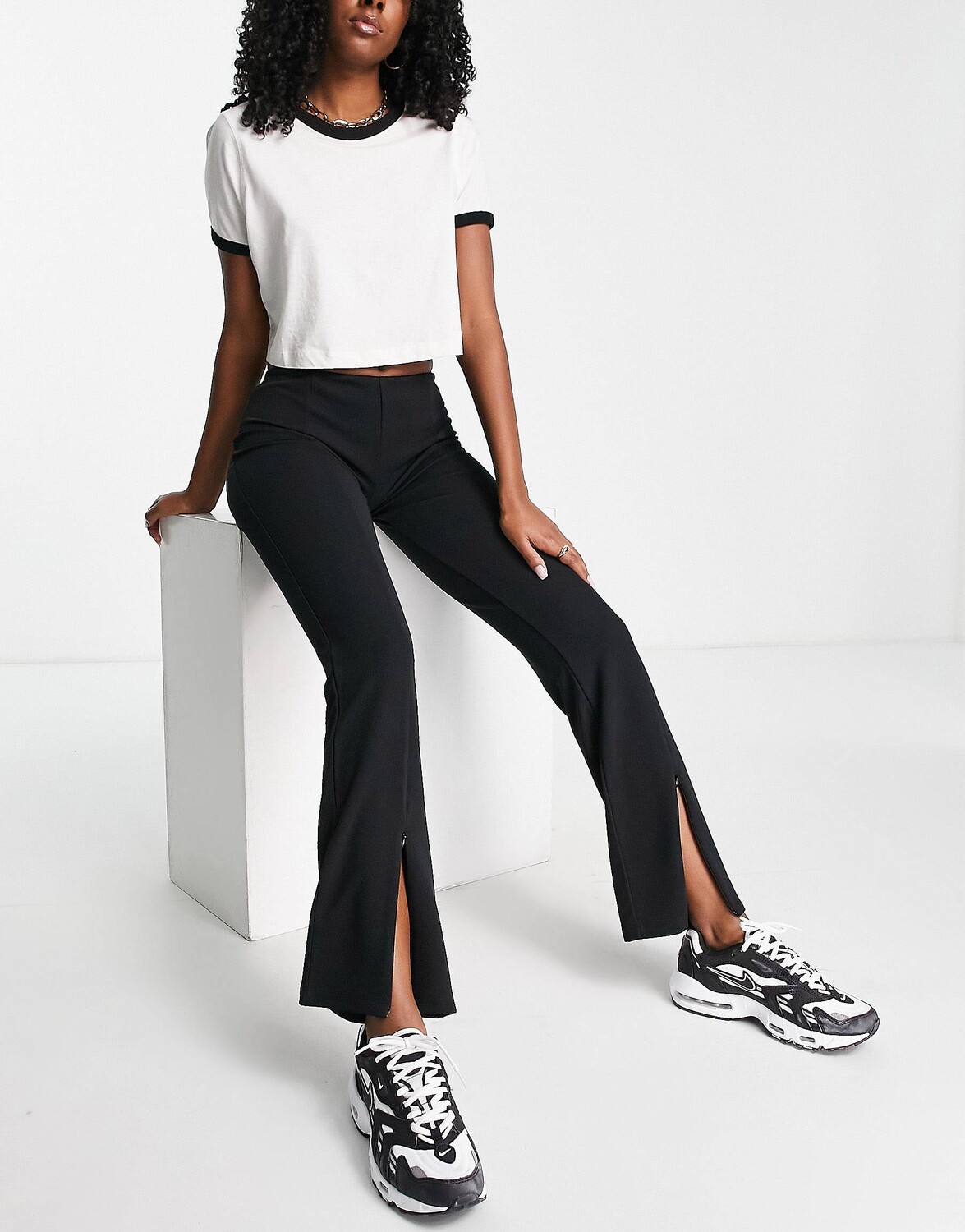 

Черный расклешенный клёш с заниженной талией Topshop