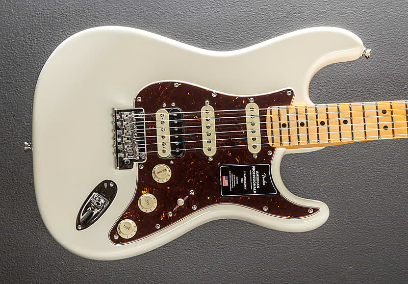 

American Professional II Stratocaster HSS - олимпийский белый с кленом Fender American Professional II Stratocaster HSS - w/Maple