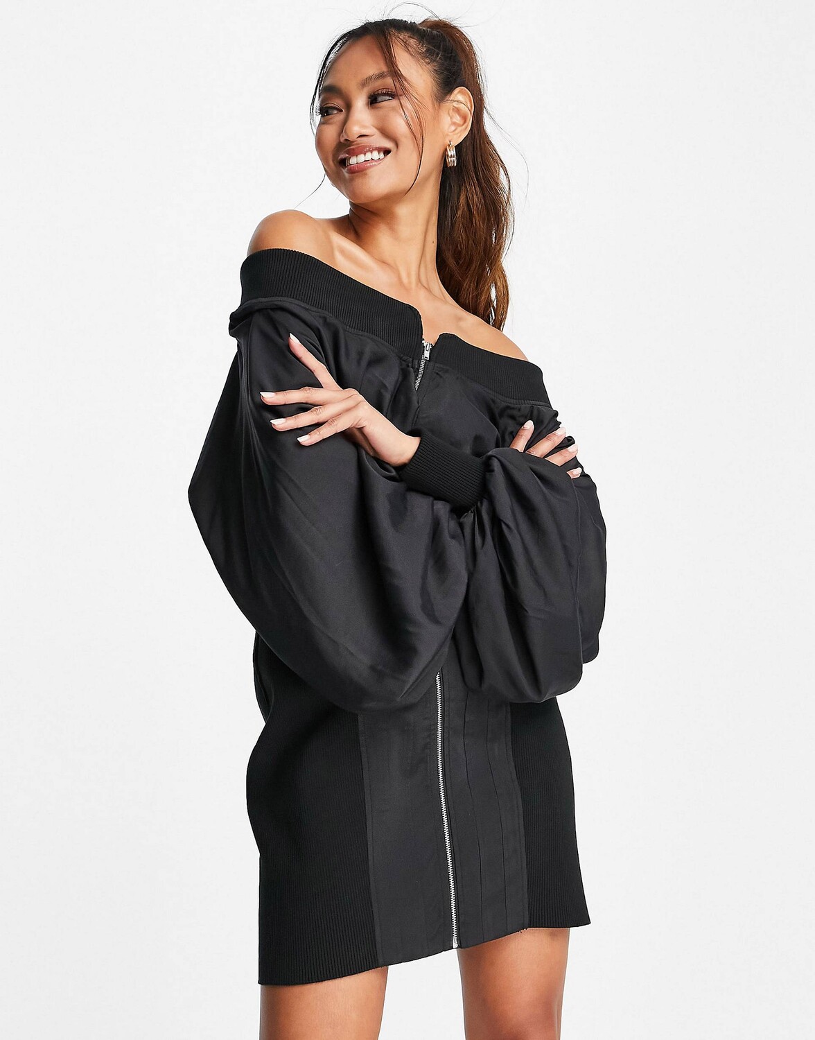 

Черное выбеленное платье с открытыми плечами и ребристыми вставками ASOS DESIGN