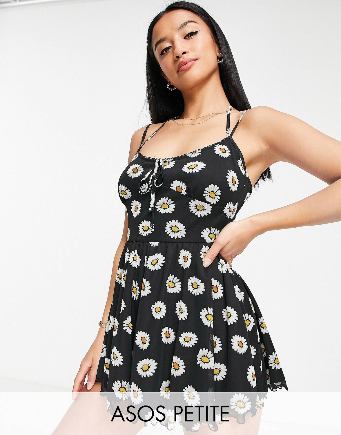 

Сетчатый комбинезон с ромашковым принтом ASOS DESIGN Petite