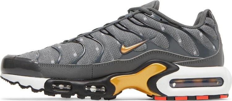 Air max plus black metallic gold hotsell