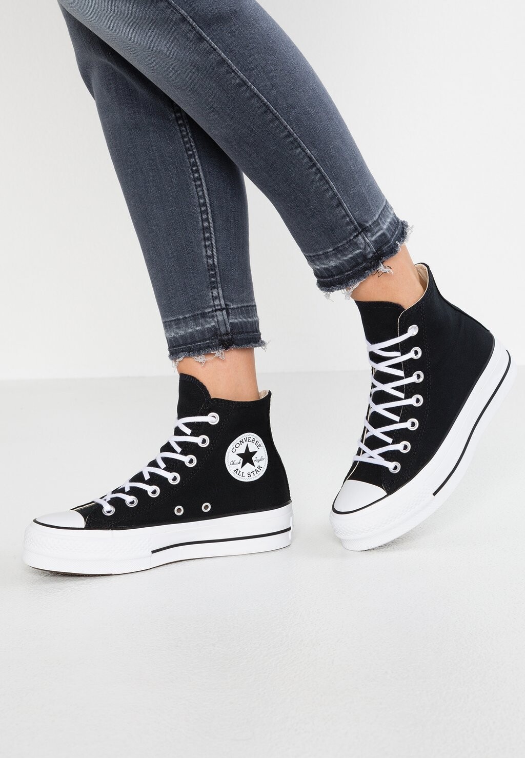 

Высокие кроссовки Converse, черно-белый