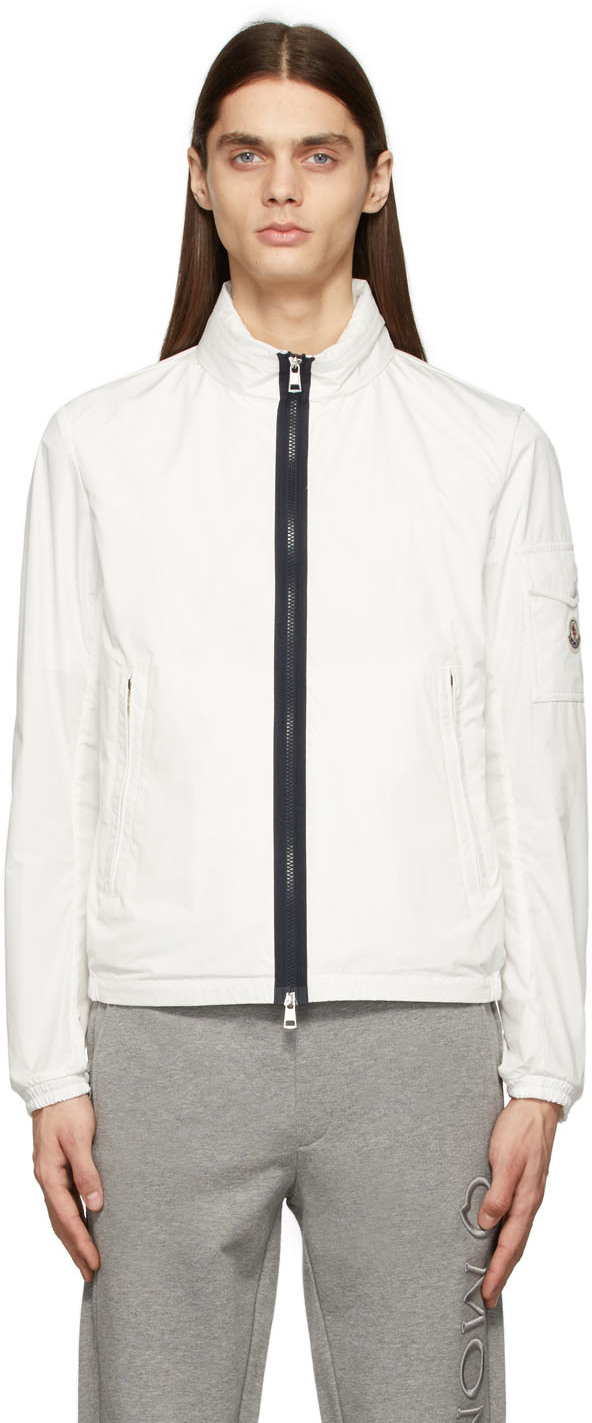 Белая куртка Brize Moncler фотографии