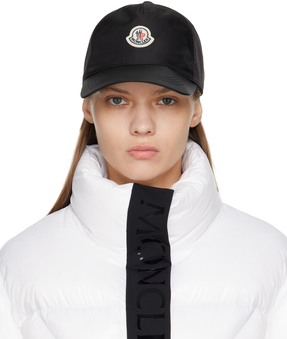 

Черная бейсболка Moncler