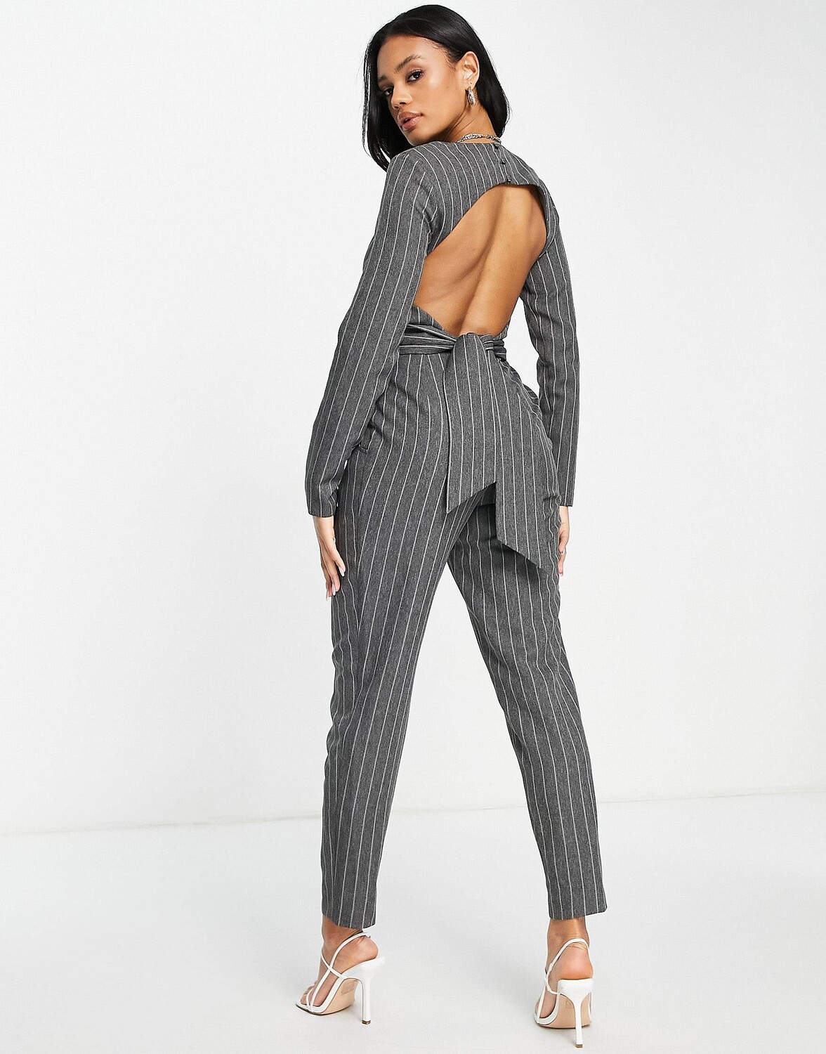 

Серый комбинезон в тонкую полоску ASOS DESIGN