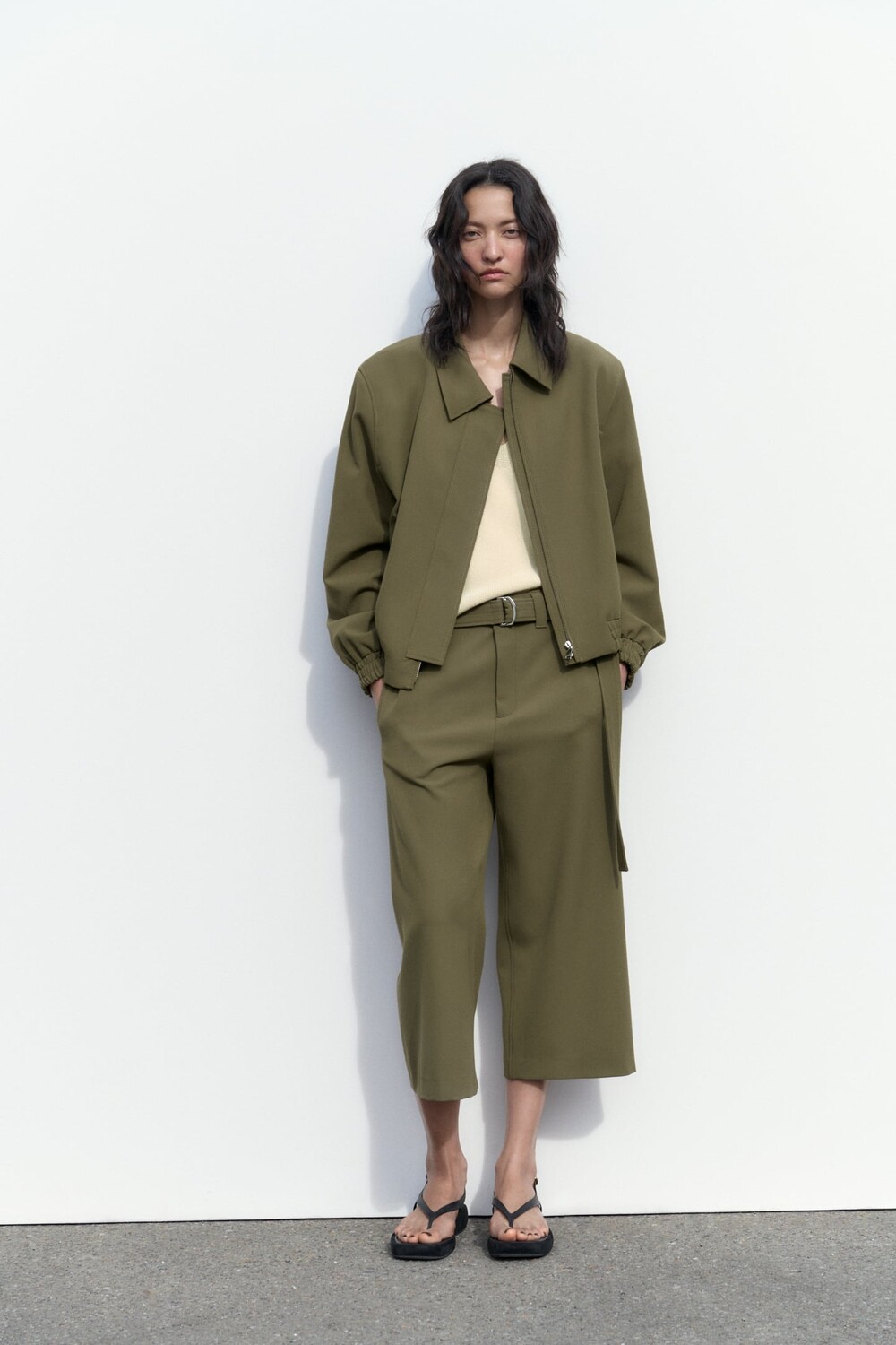 Куртка-бомбер с отшивкой и карманами ZARA, хаки