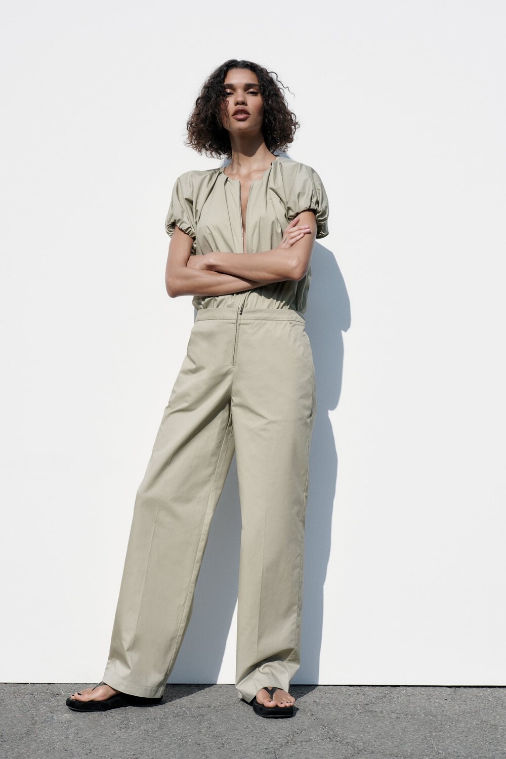 

Объемный комбинезон ZARA, светлый хаки