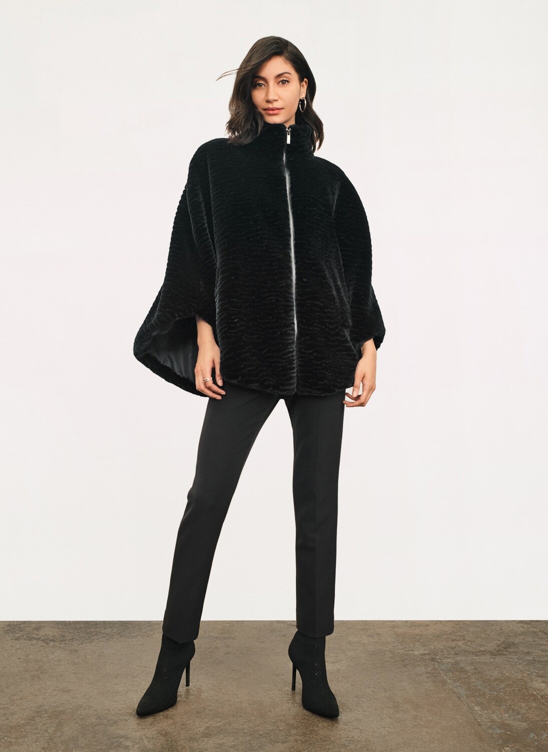 

Пальто из текстурированного меха Donna Karan, Черный