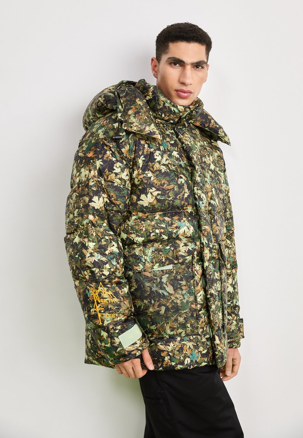 

Пуховик The North Face, зеленый