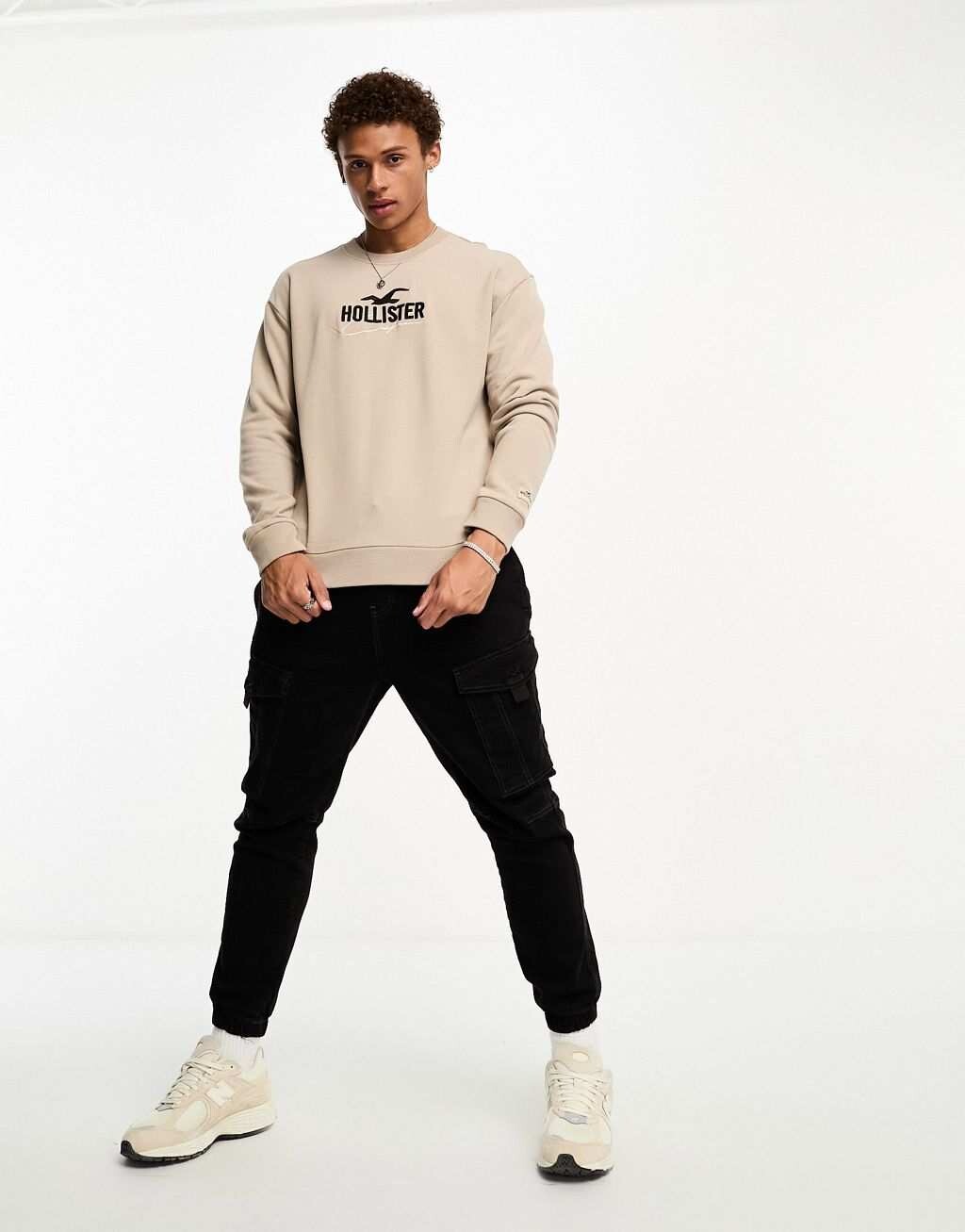 

Светло-коричневая махровая толстовка с логотипом Hollister tech