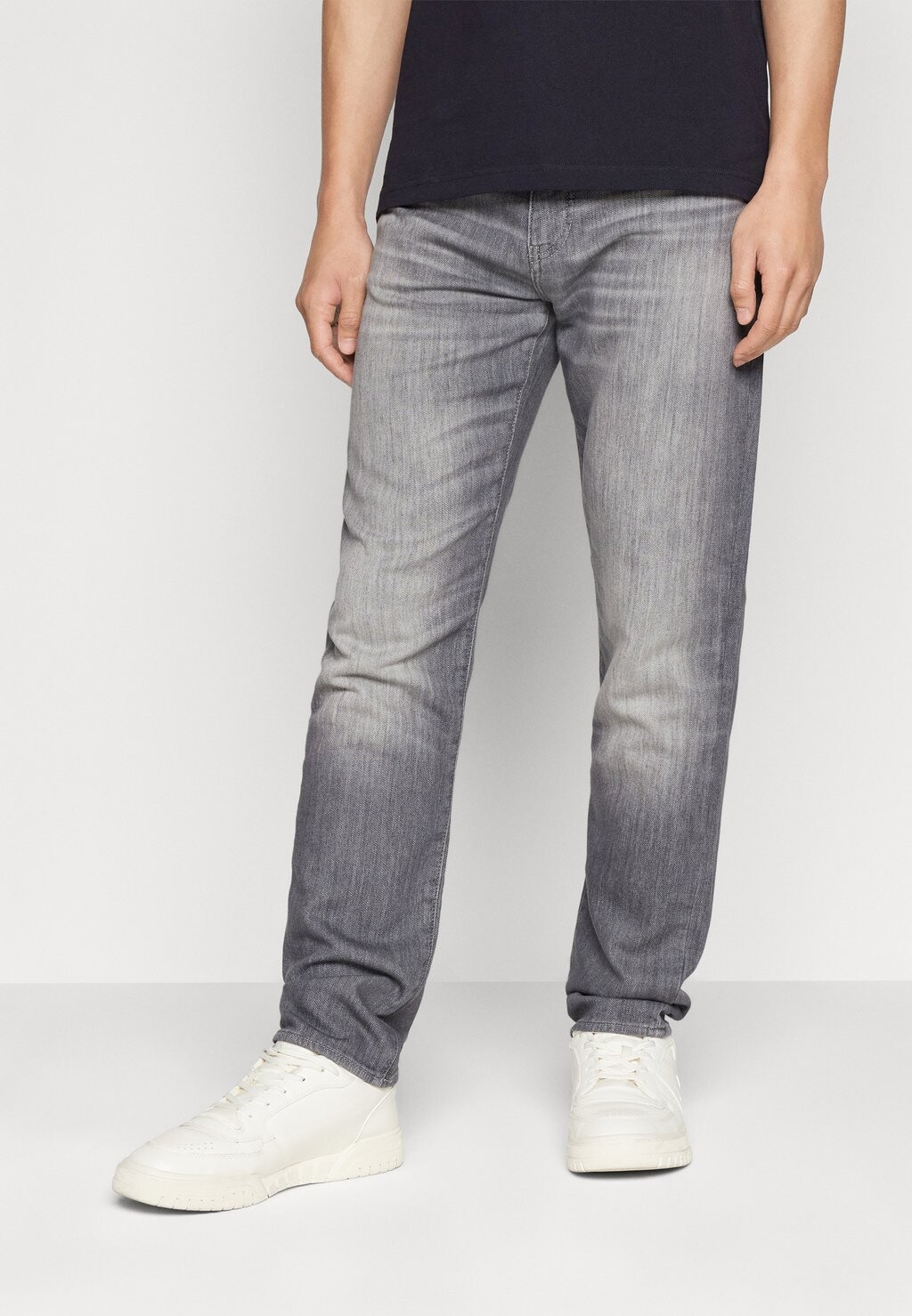 

Джинсы-сигареты Armani Exchange, серый деним