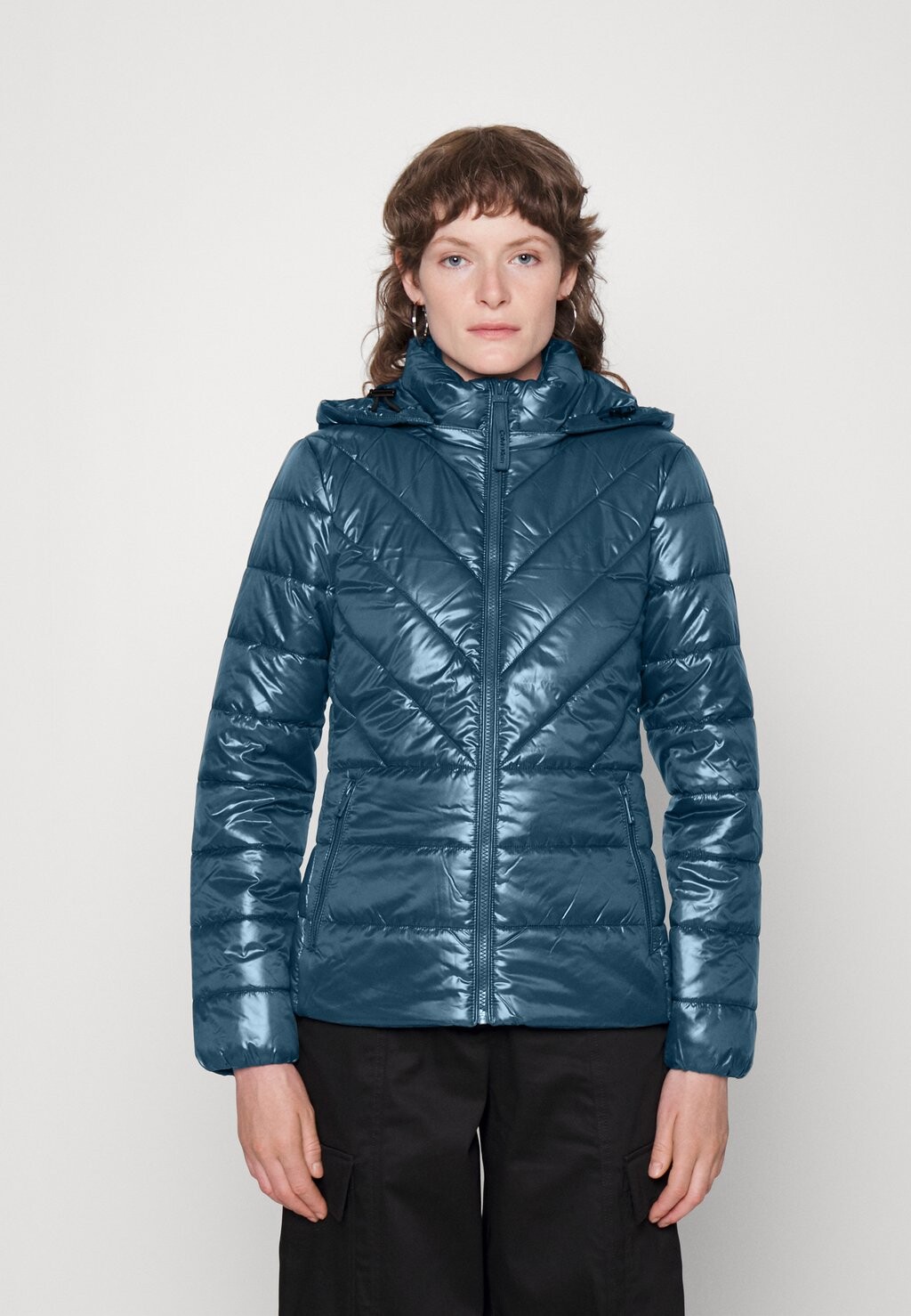 

Зимняя куртка Calvin Klein