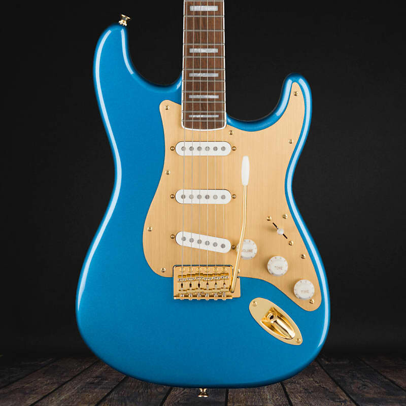 

Squier 40th Anniversary Stratocaster, Gold Edition, накладка на гриф Laurel — золотая анодированная накладка — цвет Lake Placid Blue (скоро)