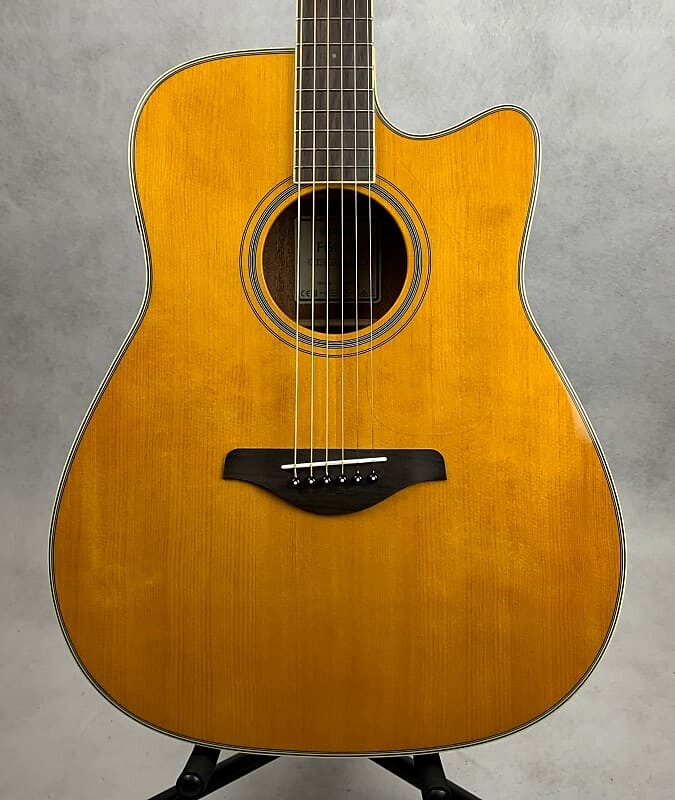 

Гитара Yamaha FGC-TA TransAcoustic Dreadnought — винтажный оттенок
