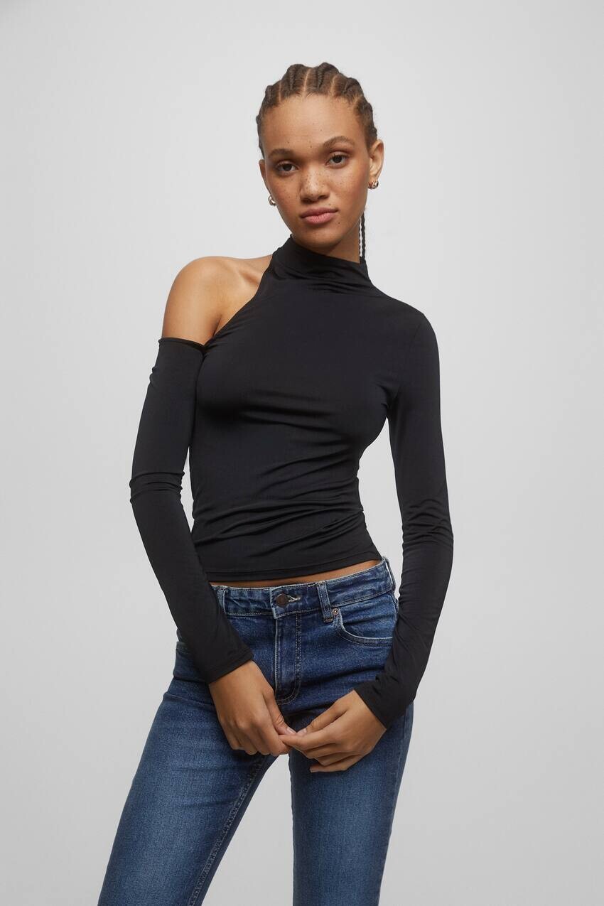 

Футболка с вырезом Pull&Bear, черный