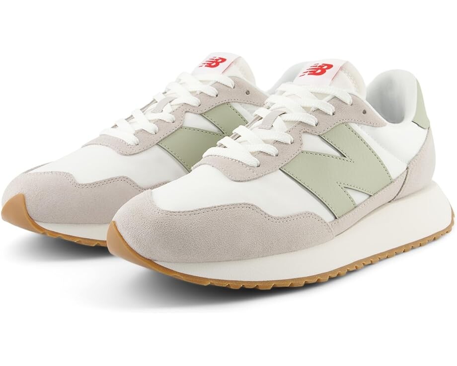 цена Кроссовки New Balance Classics 237v1, цвет White/Moonrock