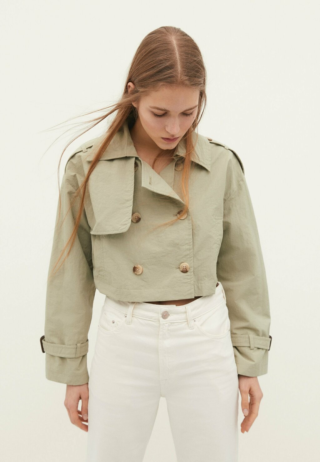 

Легкая куртка Stradivarius