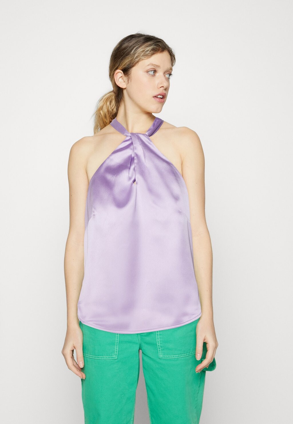 

Топ Gina Tricot