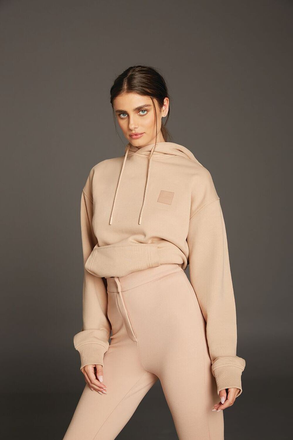 

Толстовка унисекс с логотипом Barneys New York Forever 21, серо-коричневый
