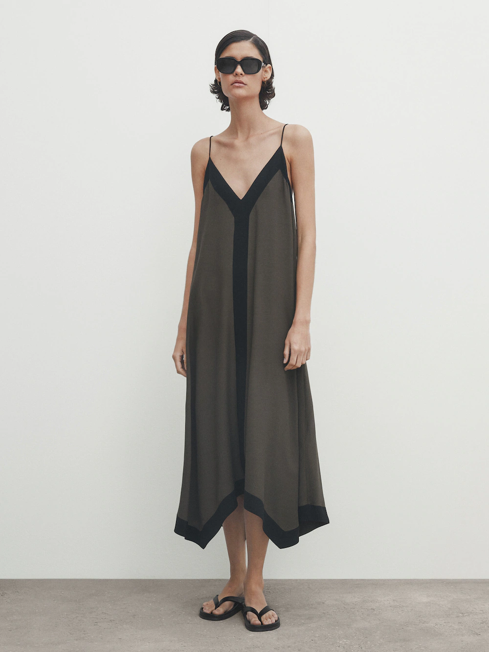 

Платье с контрастным v-образным вырезом Massimo Dutti, хаки