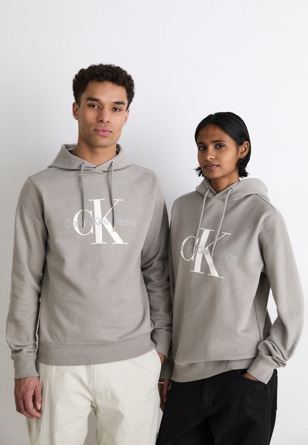 Толстовка UNISEX Calvin Klein Jeans, серо-коричневый кошелек calvin klein must wallet block темный экрю каменно бежевый средний серо коричневый