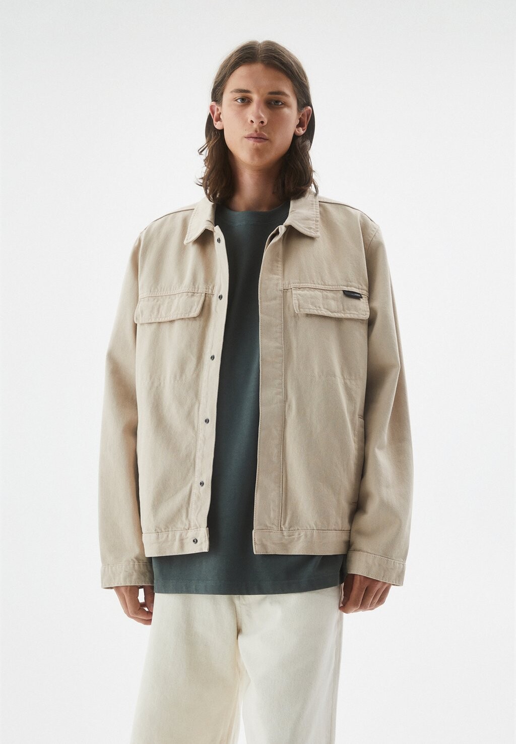 

Легкая куртка PULL&BEAR