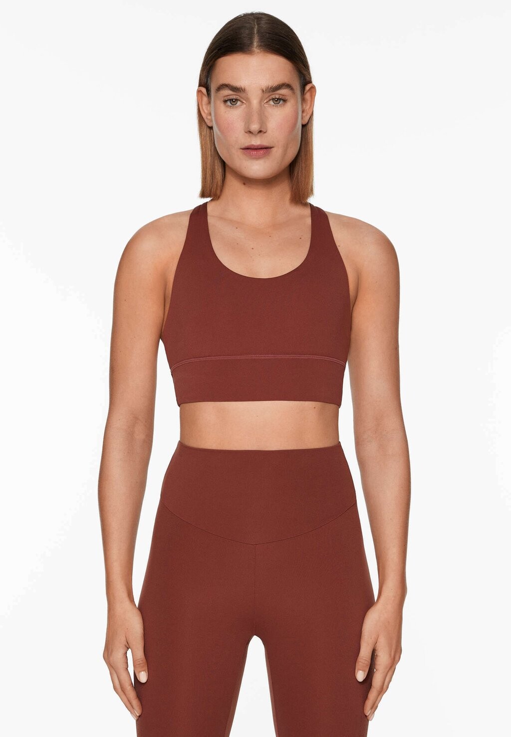 

Спортивный бюстгальтер с легкой поддержкой STRAPPY BACK OYSHO, цвет light brown