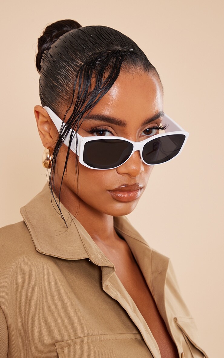 

PrettyLittleThing Белые массивные закругленные солнцезащитные очки «кошачий глаз»