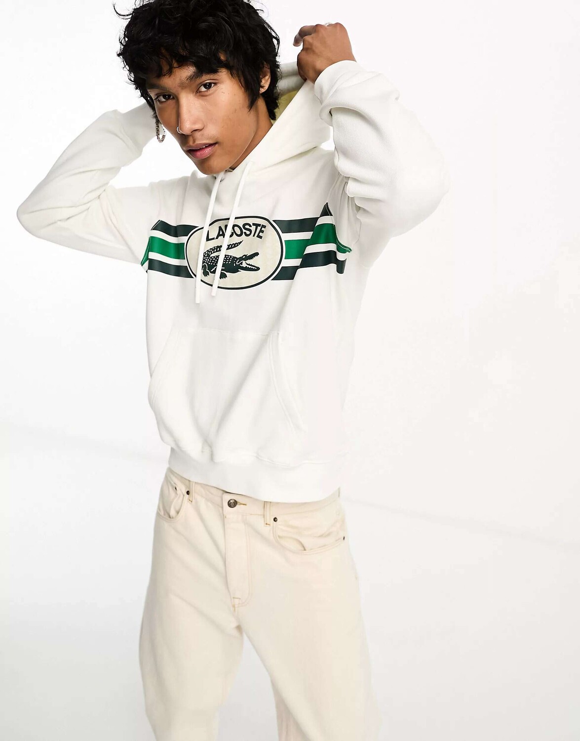 

Белоснежная худи с графикой Lacoste