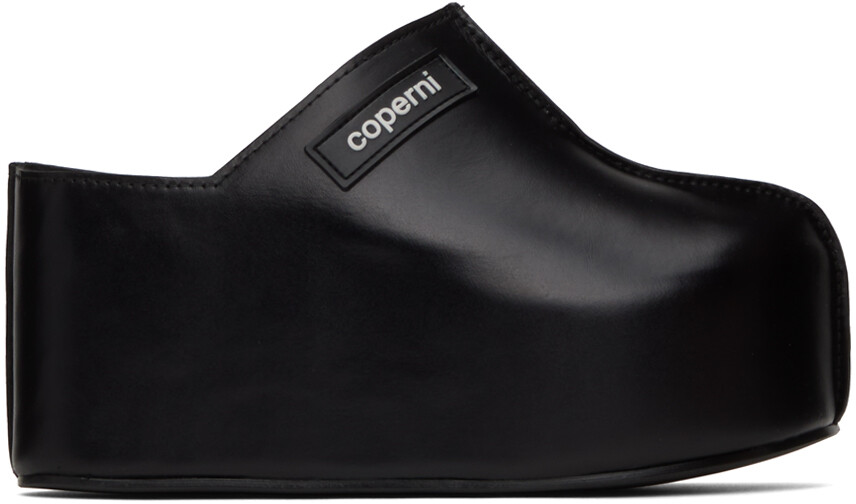 

Черные фирменные сабо Coperni