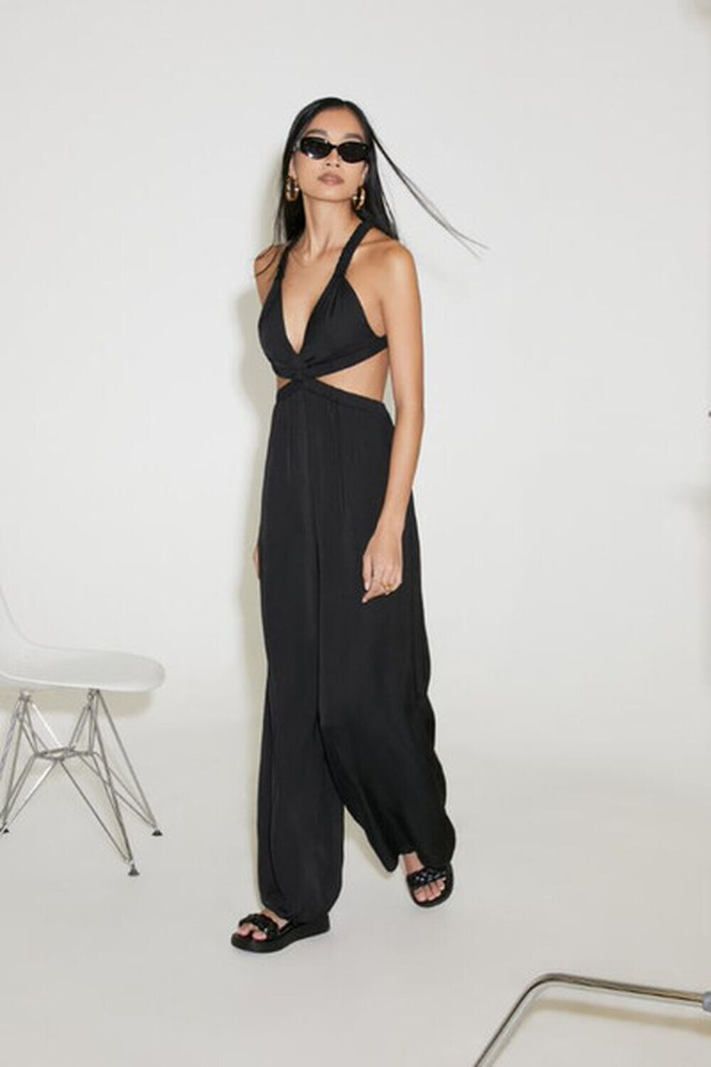 

Комбинезон с глубоким вырезом Forever 21, черный