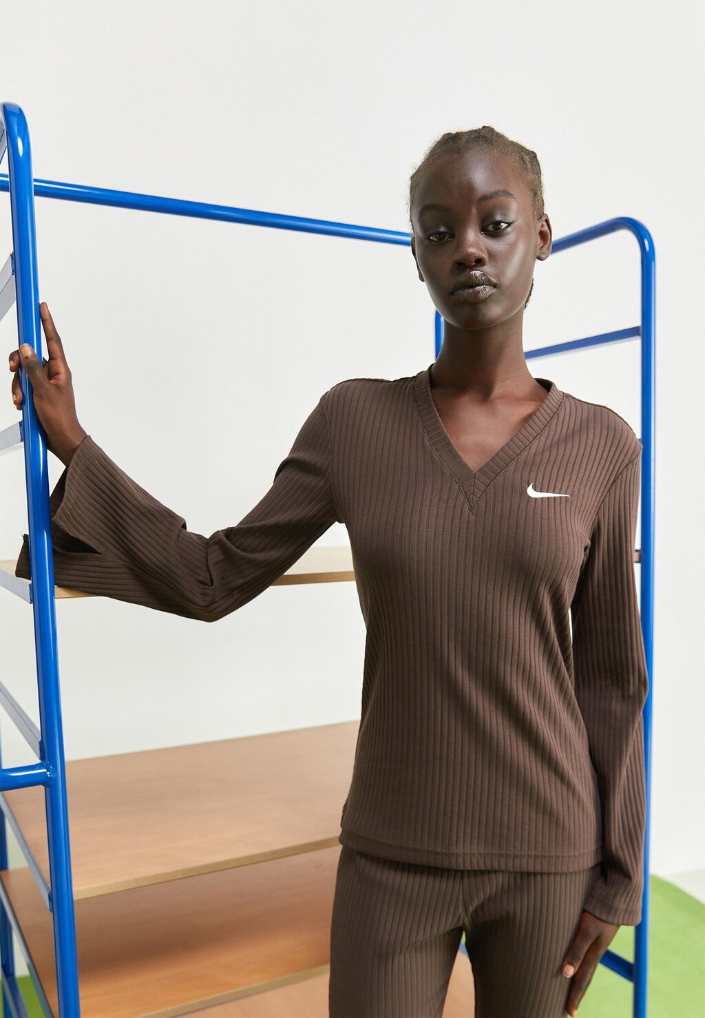 

Топ с длинными рукавами Nike, коричневый барокко/парус
