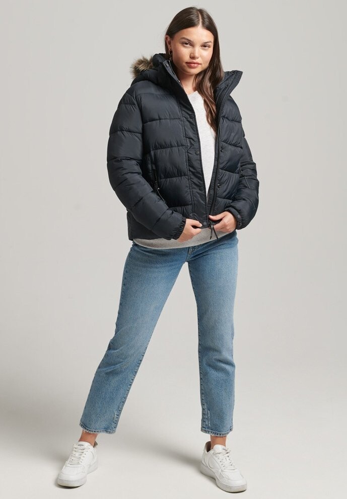 

Куртка Superdry СРЕДНИЙ СЛОЙ С КАПЮШОНОМ, цвет jet black