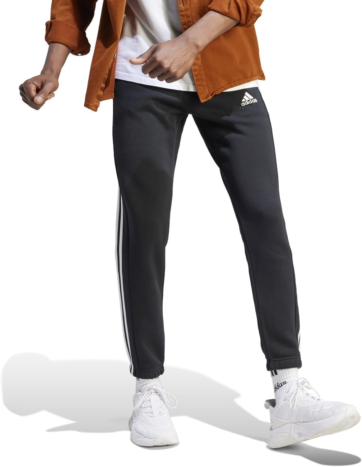 

Флисовые брюки с зауженными манжетами и тремя полосками Essentials adidas, цвет Medium Grey Heather