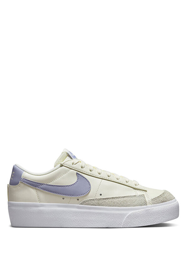 

Белые женские кроссовки blazer low Nike