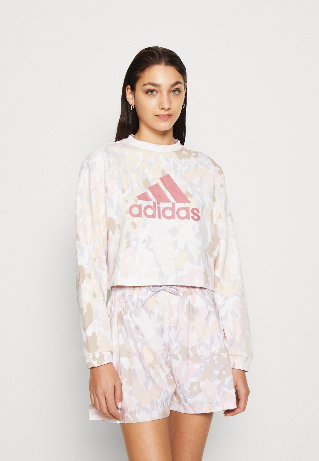 

Толстовка Adidas Collegepaita