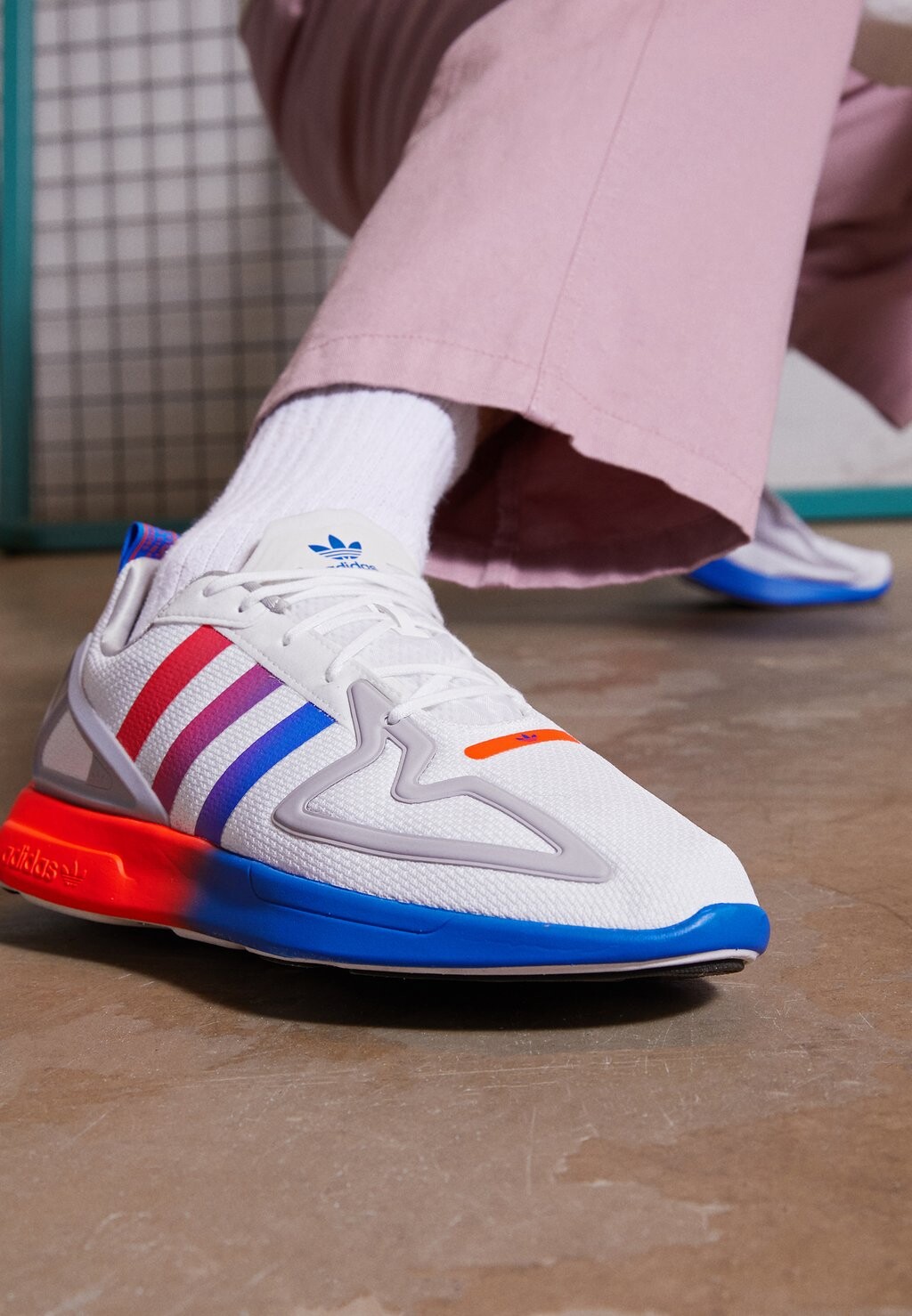 

Кроссовки Adidas Originals Zx 2K Flux, серый/черный/синий
