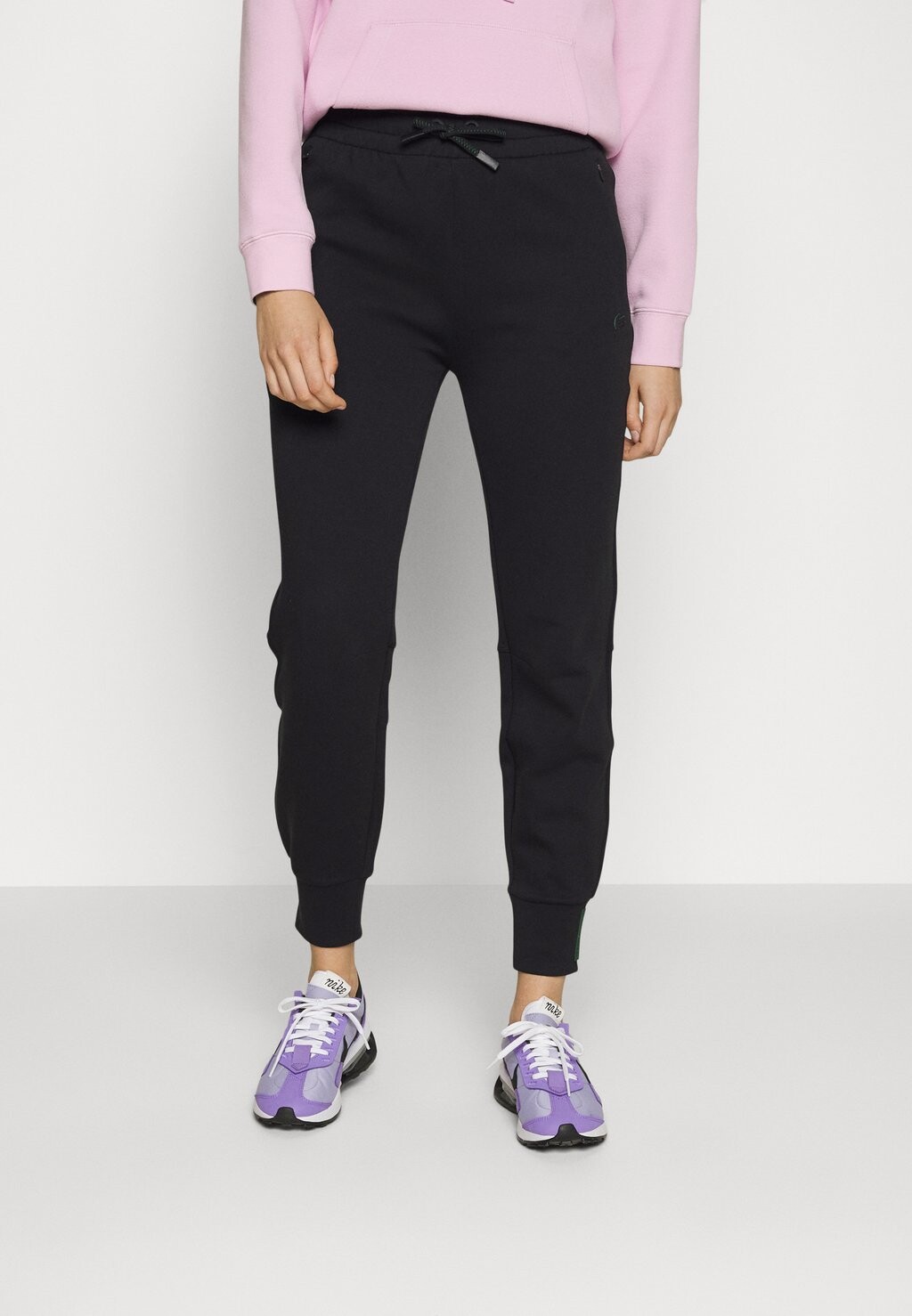 

Низ спортивного костюма Lacoste, черный