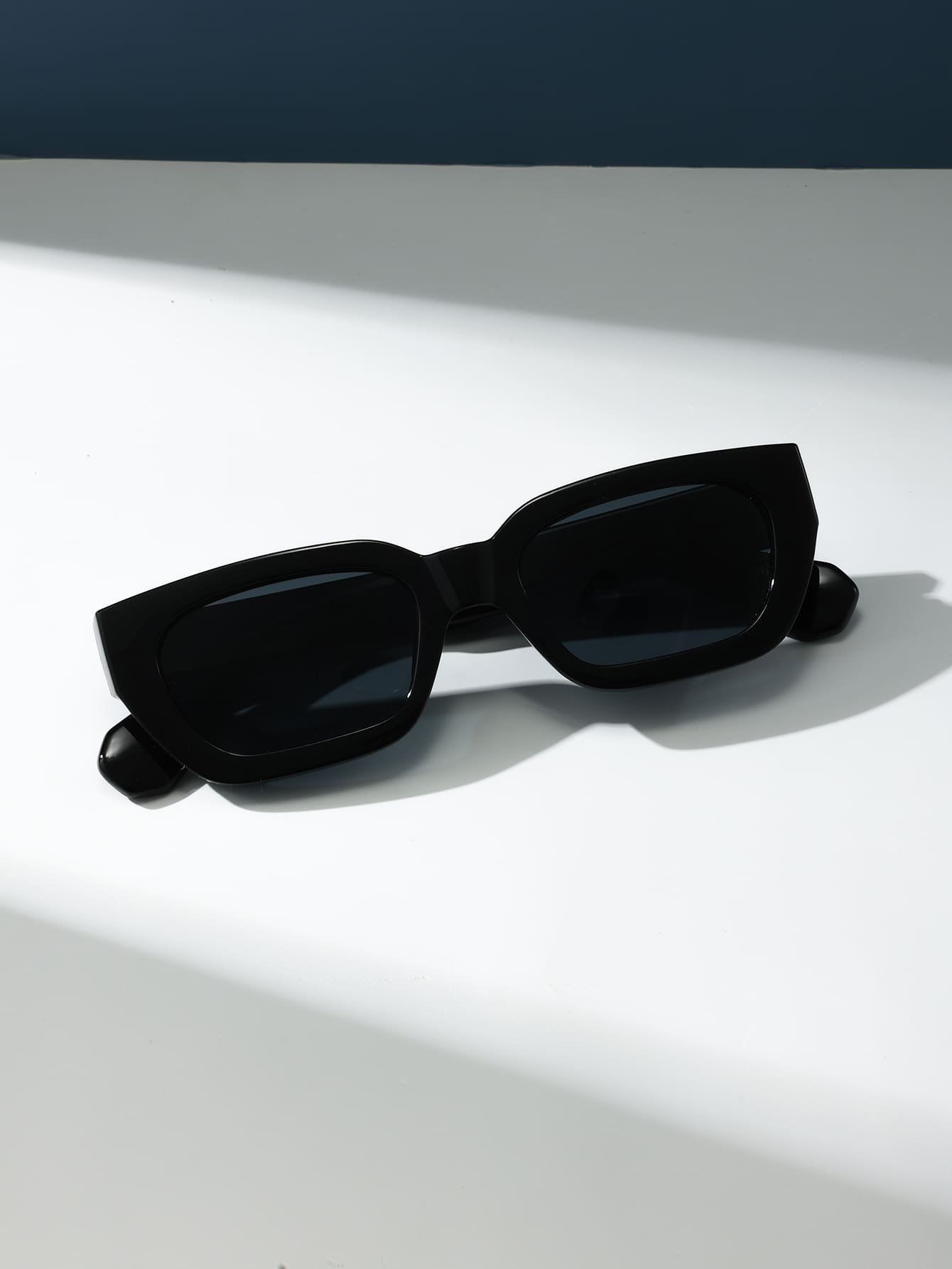 цена 1 шт. Женские модные декоративные пластиковые солнцезащитные очки квадратной формы