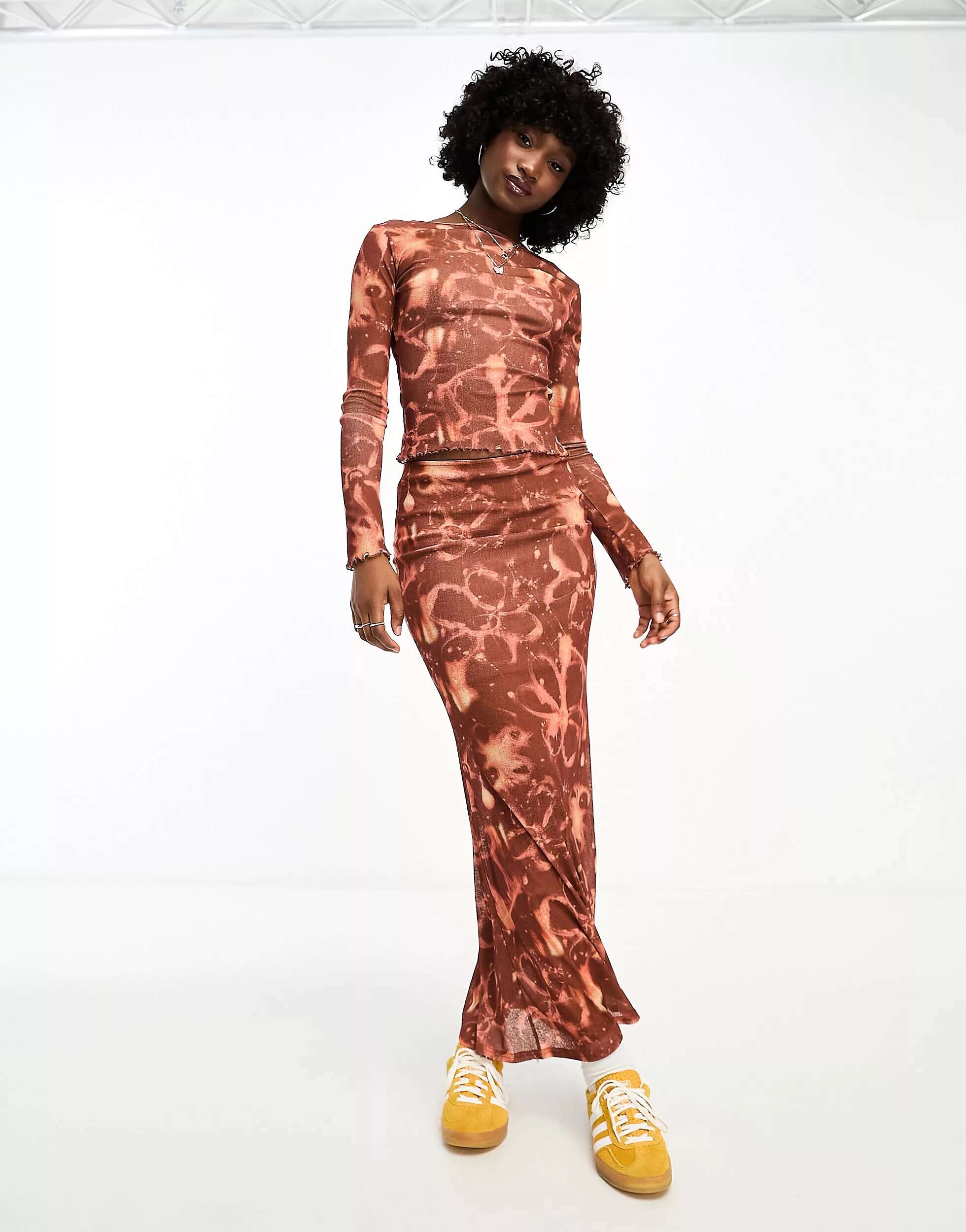 Разноцветная длинная юбка-колонна с принтом COLLUSION фото