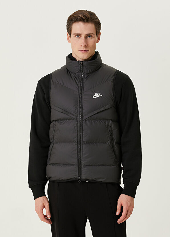 

Серый жилет с логотипом Nike
