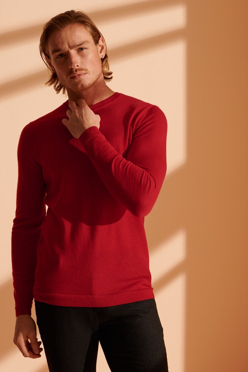 

Светлый свитер из шерсти мериноса Superdry, красный