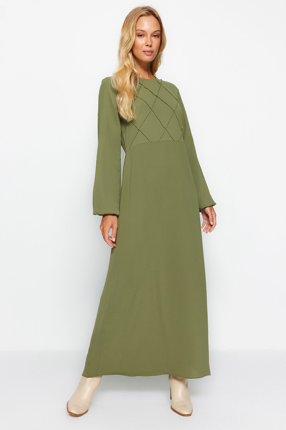 

Платье макси цвета хаки с детальной строчкой Aerobin Trendyol Modest