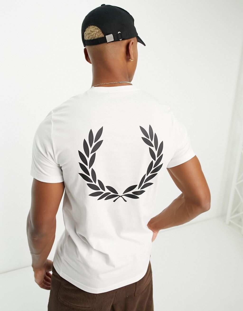

Белая футболка с рисунком на спине Fred Perry, Белый