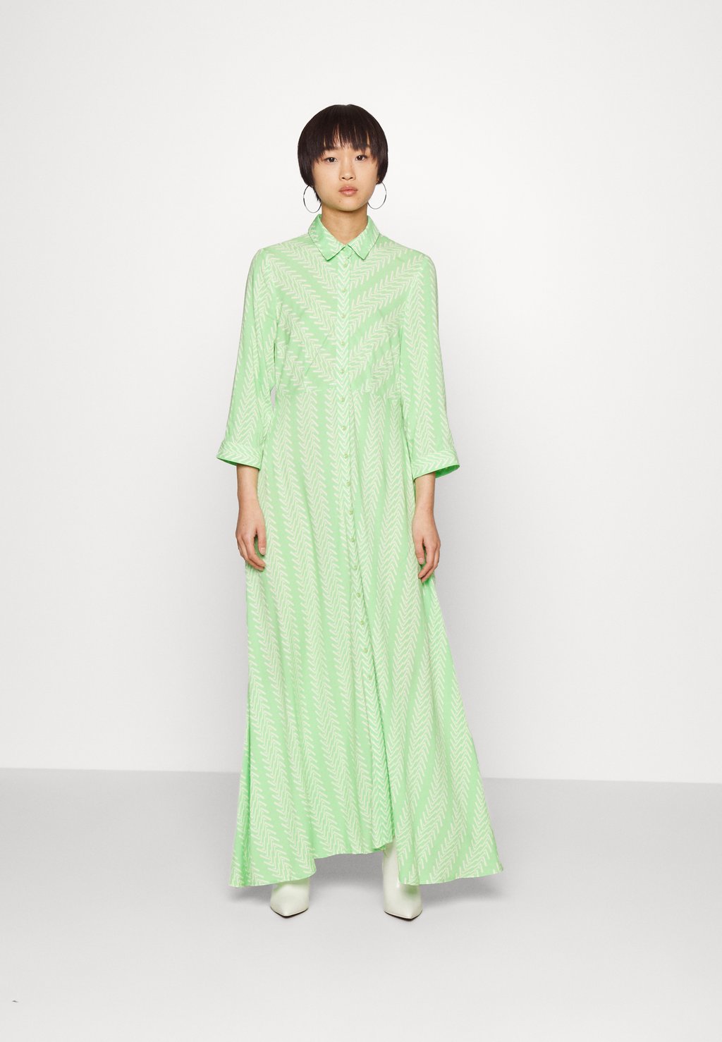 Длинное платье YAS длинное платье с принтом yas зеленый
