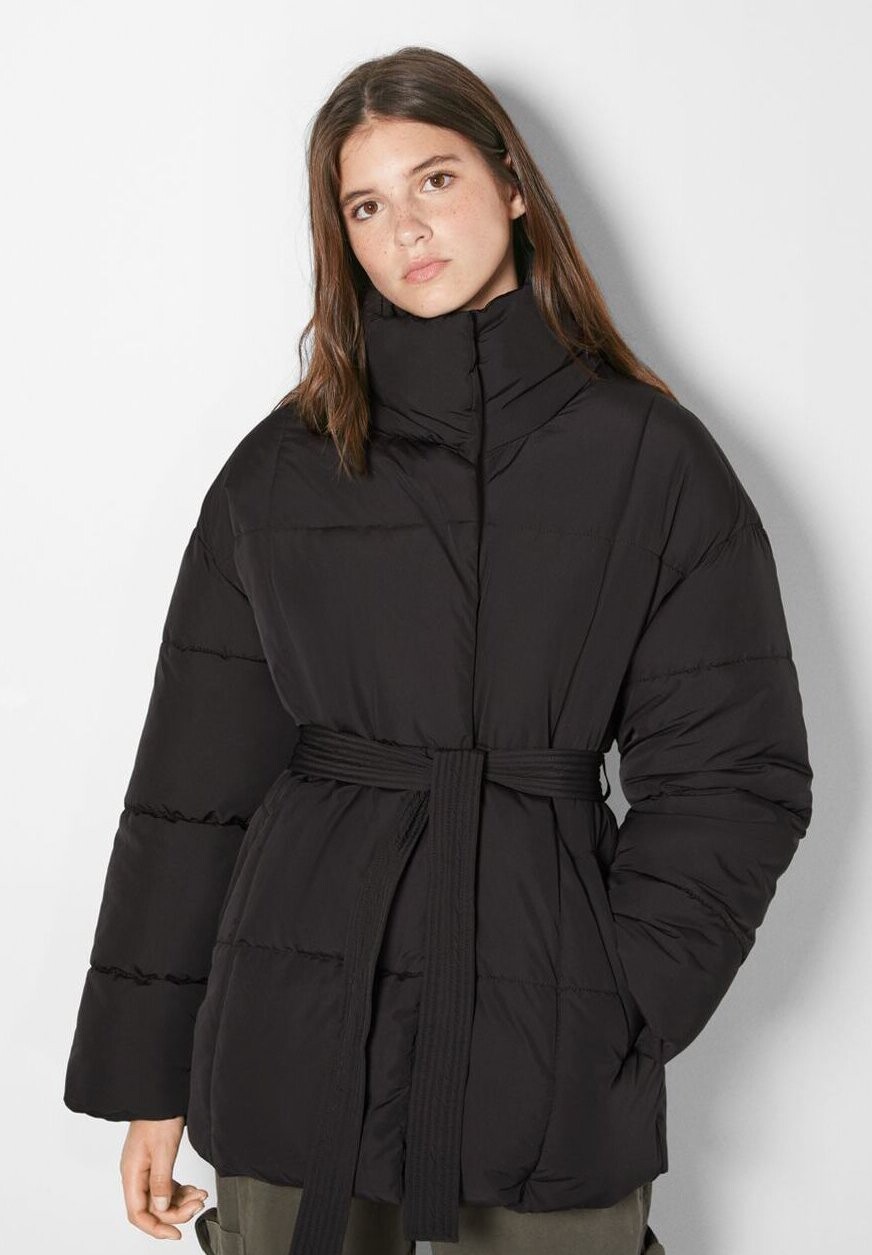 

Зимнее пальто Bershka, черный