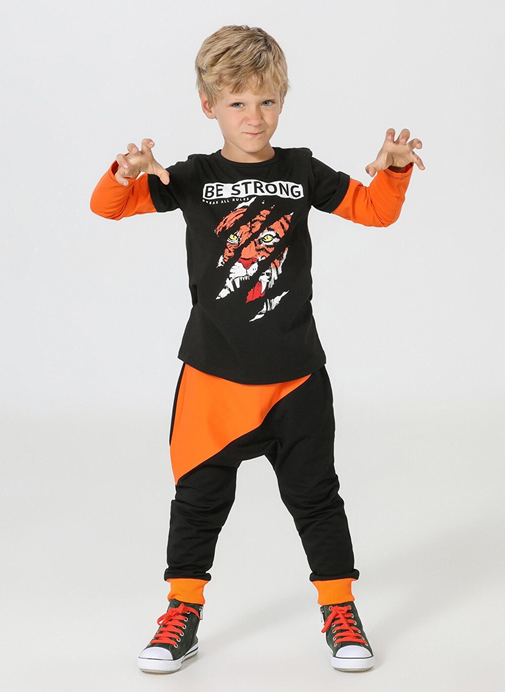 Брюки-шаровары Be Strong + комплект футболок LupiaKids harden 540718 черно оранжевый
