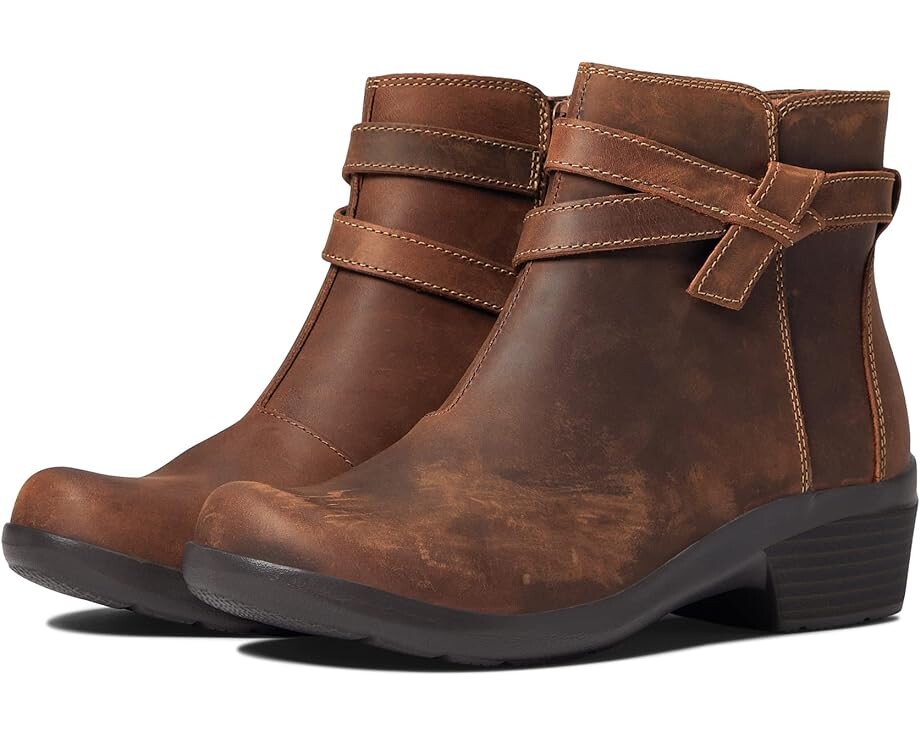 

Ботинки Clarks Angie Spice, цвет Dark Tan Leather