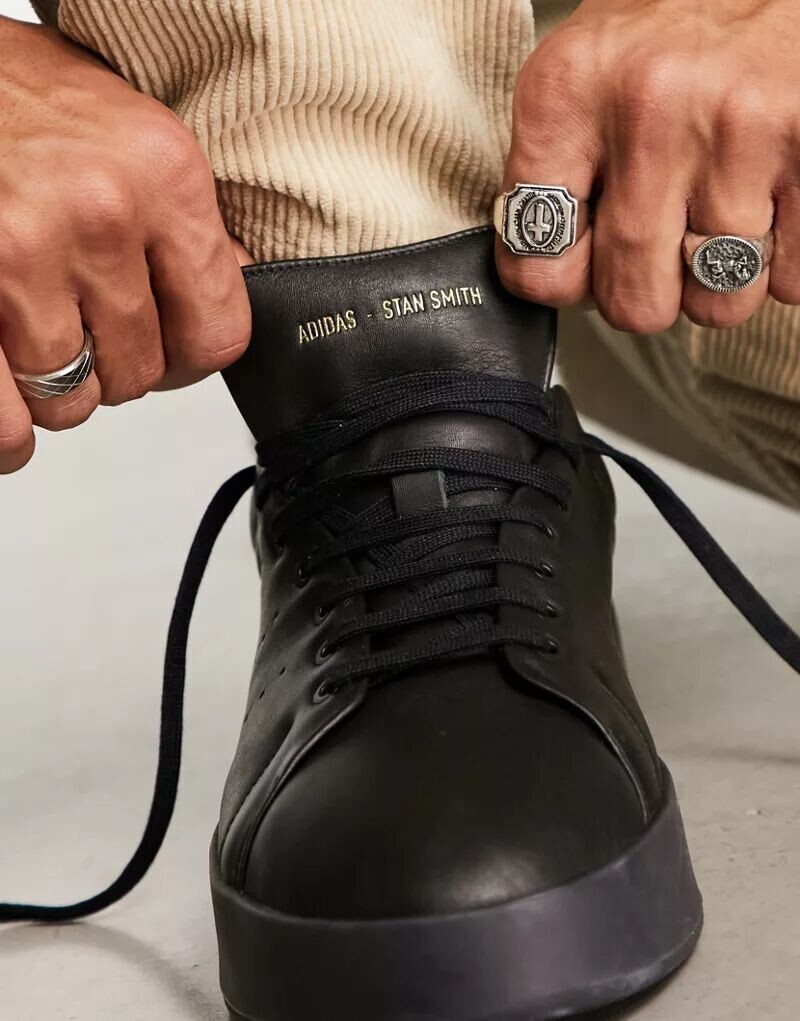 

Черные кроссовки adidas Originals Stan Smith Relasted