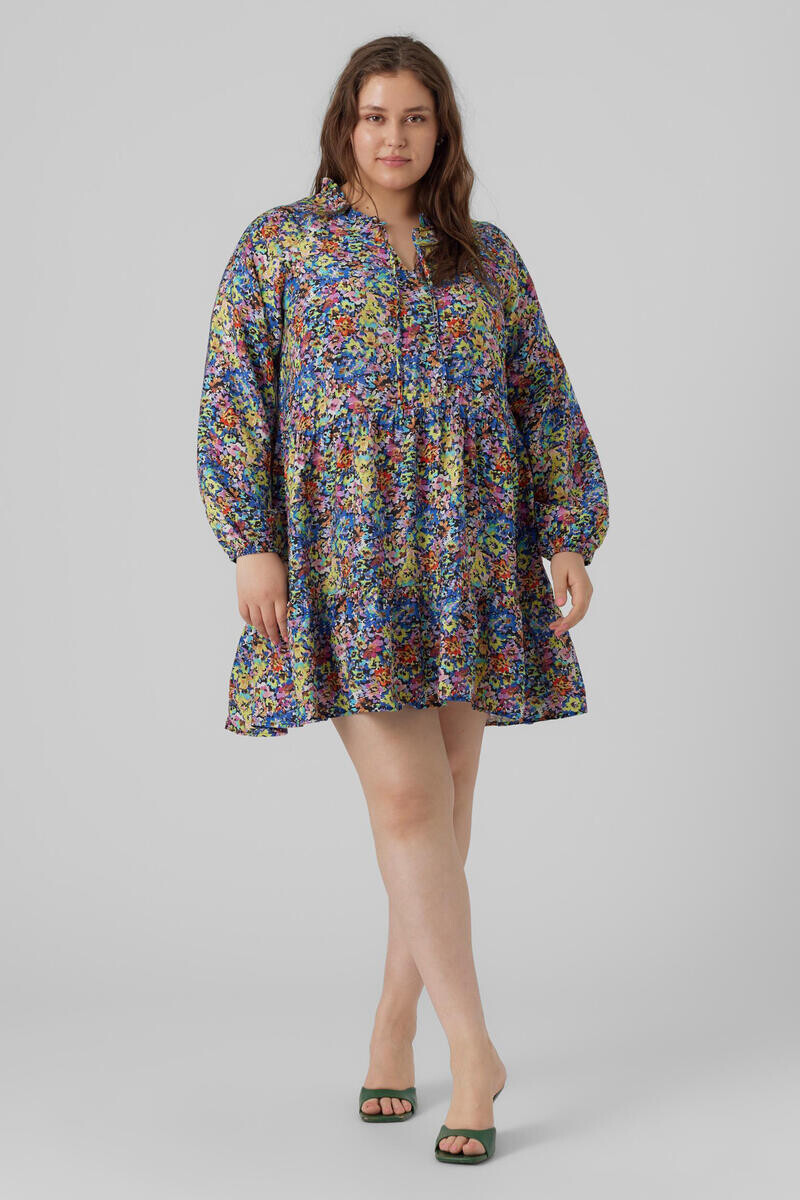 

Короткое платье изогнутой формы Vero Moda Curve, черный